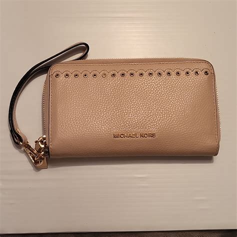 michael michael kors large scalloped leather smartphone wristlet|MICHAEL KORS Large Scalloped Leather Smartphone Wristlet.